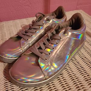 Holographic shoes